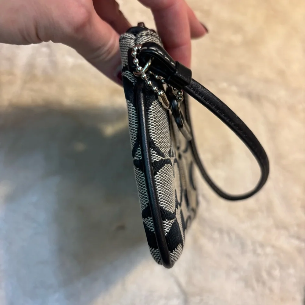 Coach Wristlet Pouch Signature C Black Gray Canvas Leather Trim Zip-Up Silver